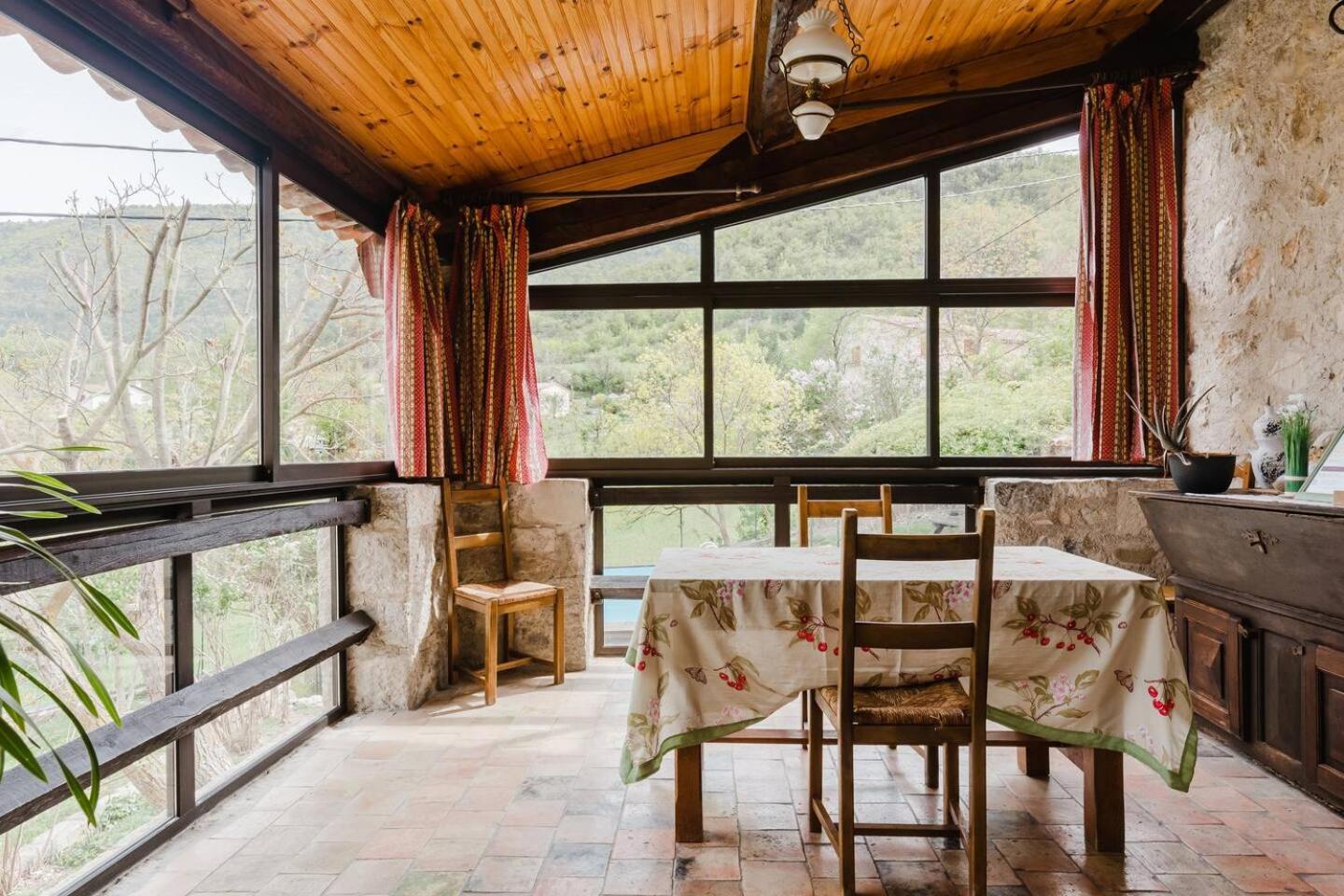 Chambres D'Hotes - La Maison De Julie Entrevaux Esterno foto